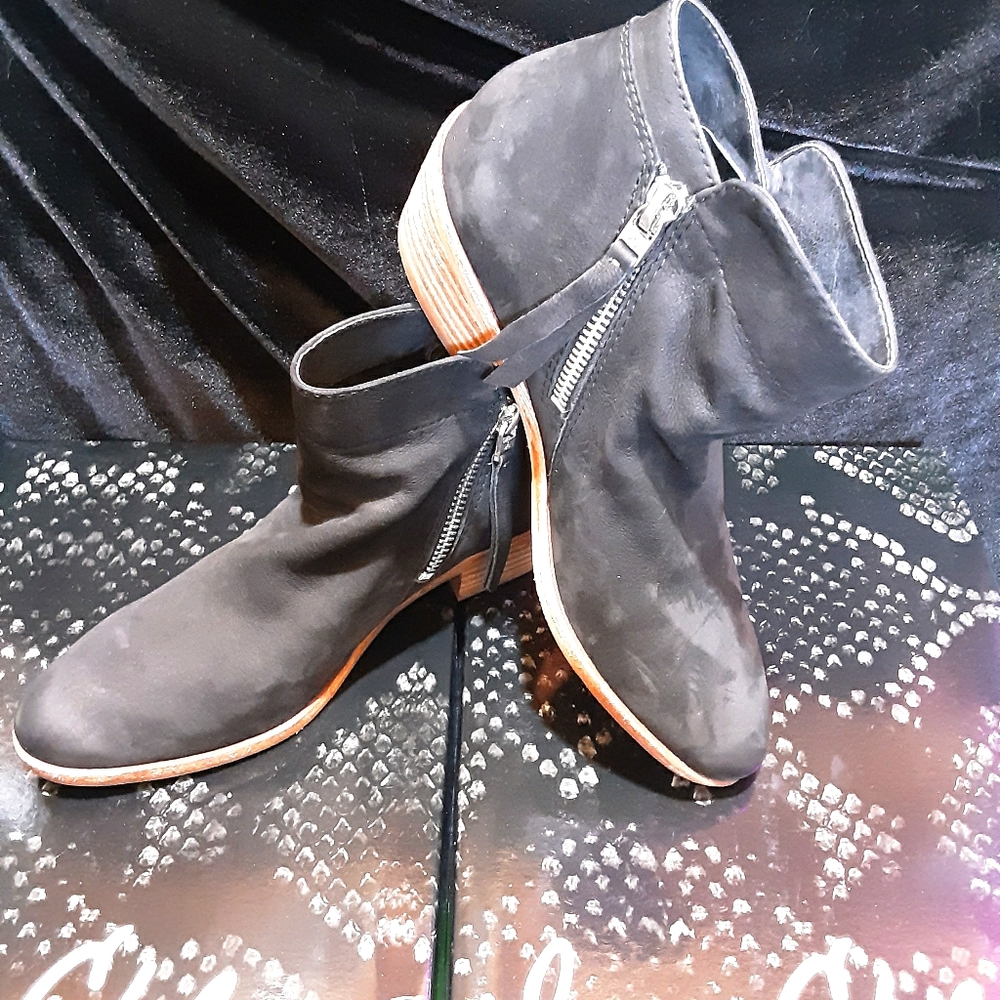 BNWT Sam Edelman black ankle booties